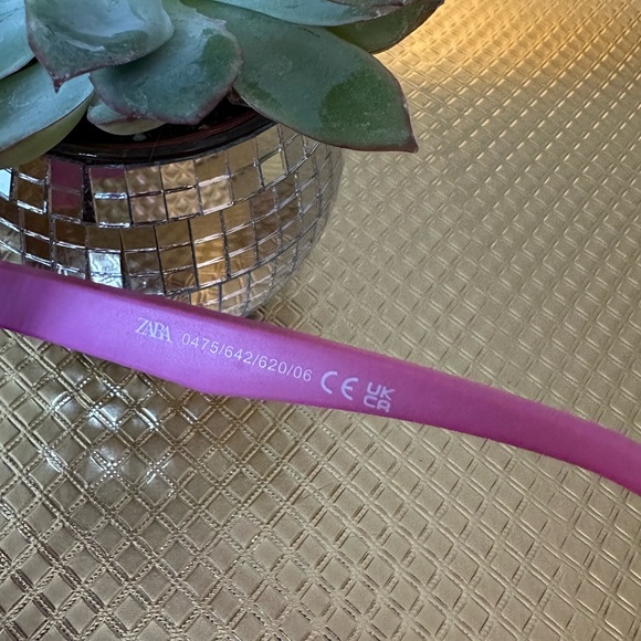 NWOT ZARA KIDS SUNGLASSES - Picture 4 of 4